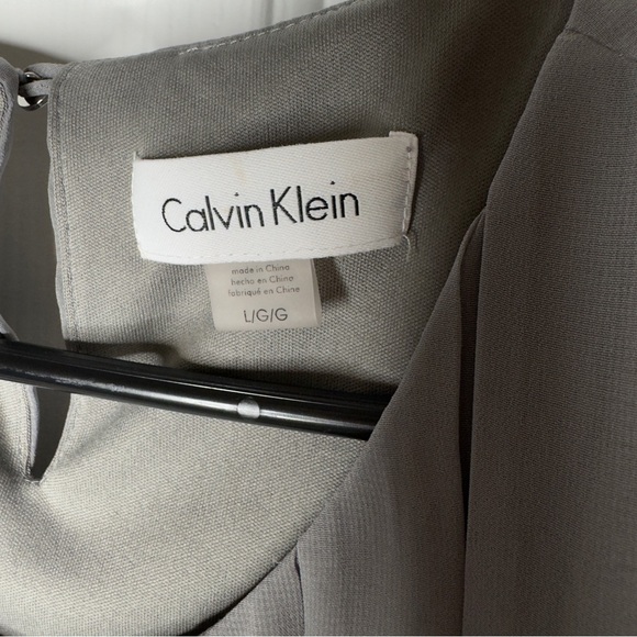 NWOT Calvin Klein Women's Gray Pleated sleeveless top/blouse - Picture 3 of 4